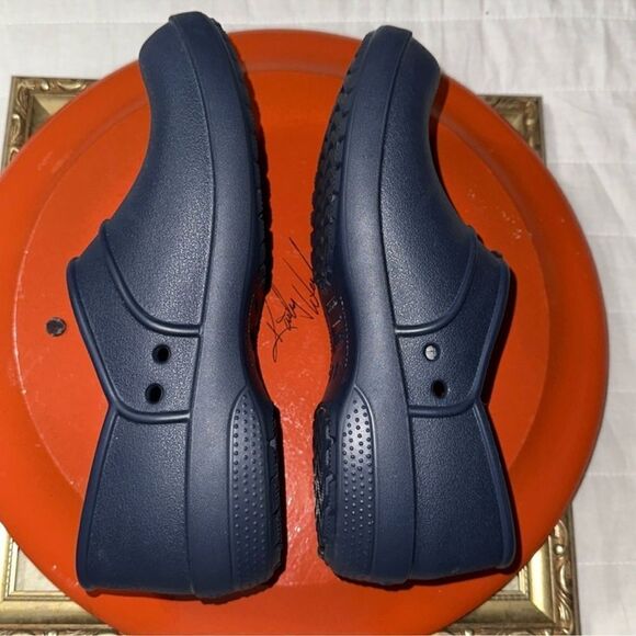 Crocs W8 Run Small Like 7N Due to Padded Inserts Closed Heel Navy Rubber Clogs - Picture 7 of 11